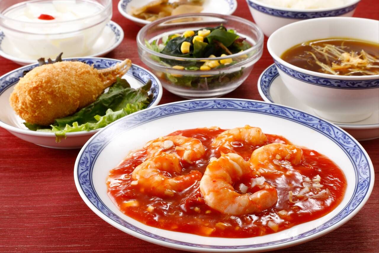 【ランチタイム限定】『牡丹ランチ』週替わりのお料理1品+蟹の手の揚げ物、フカヒレスープ【11-15時】