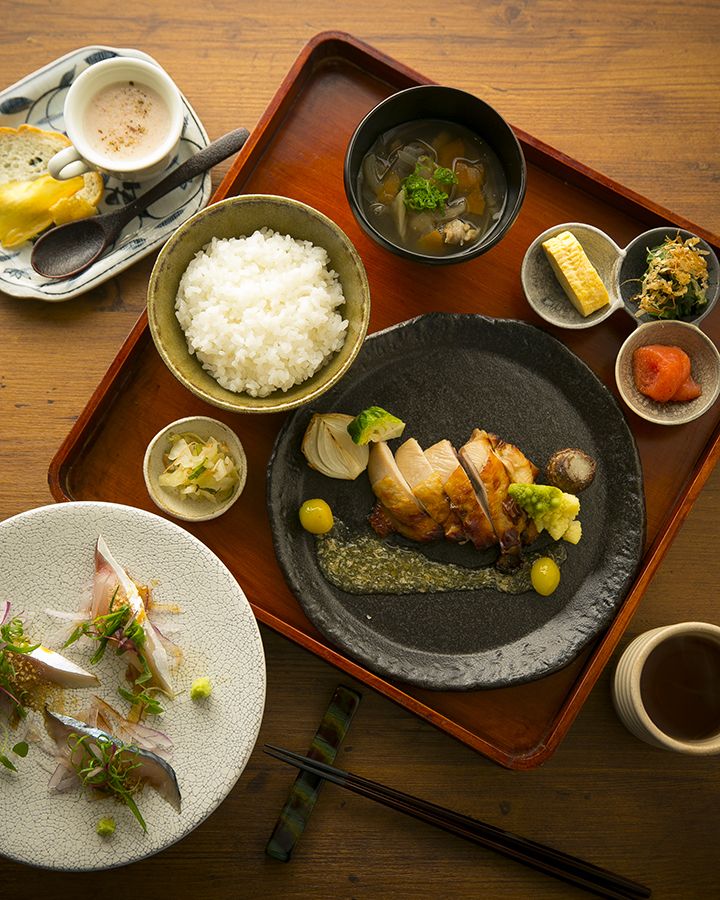 Pasto fisso con sgombro al sesamo, piccolo contorno e piatto principale [pranzo Tani-chan]
