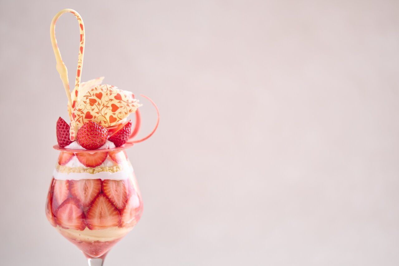 【コーヒー・紅茶付き】スワンパフェ～あまおう苺～