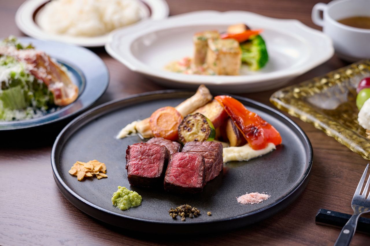 [Japanese Black Beef Thigh Steak Lunch]