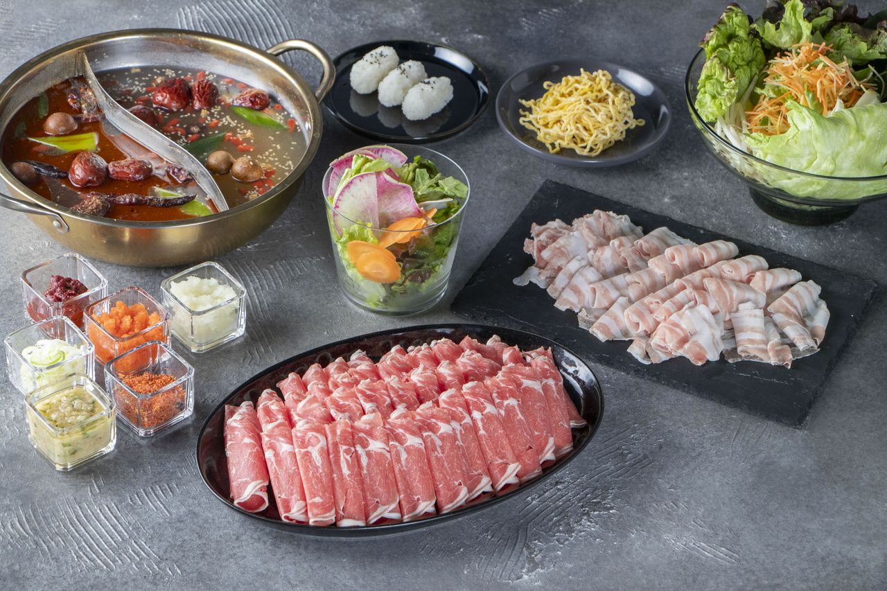 ☆【2時間食べ放題】麻辣湯×薬膳ラムしゃぶの贅沢二色鍋《プレミアム2色鍋Gコース》｜薬膳で健康や美容にも◎