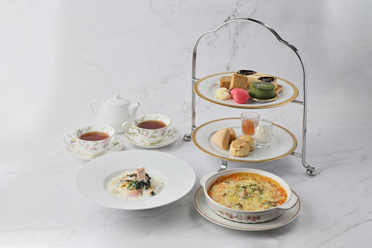 Afternoon tea set with your choice of meal Saturdays, Sundays, and holidays (12/1 - 2/28)