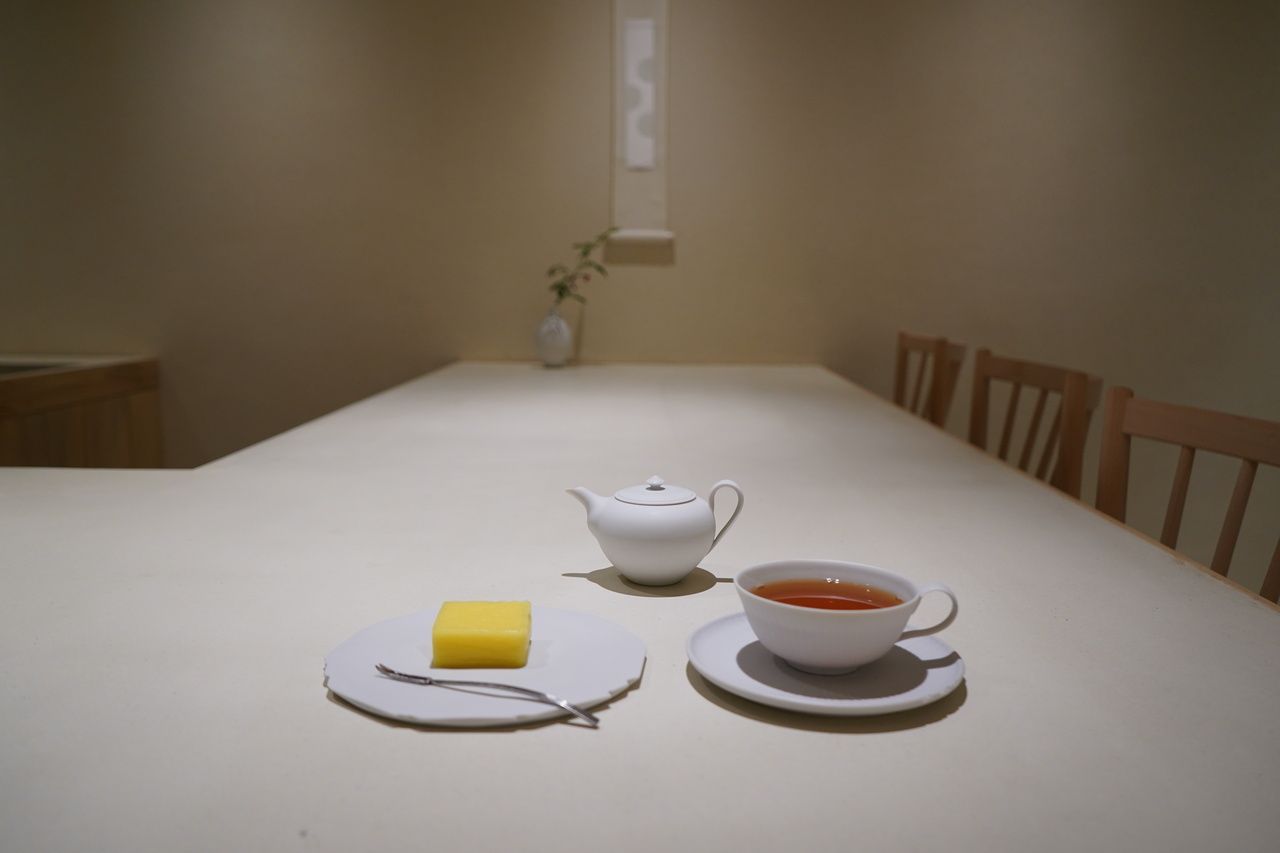 Fresh sweets set (two types of tea)