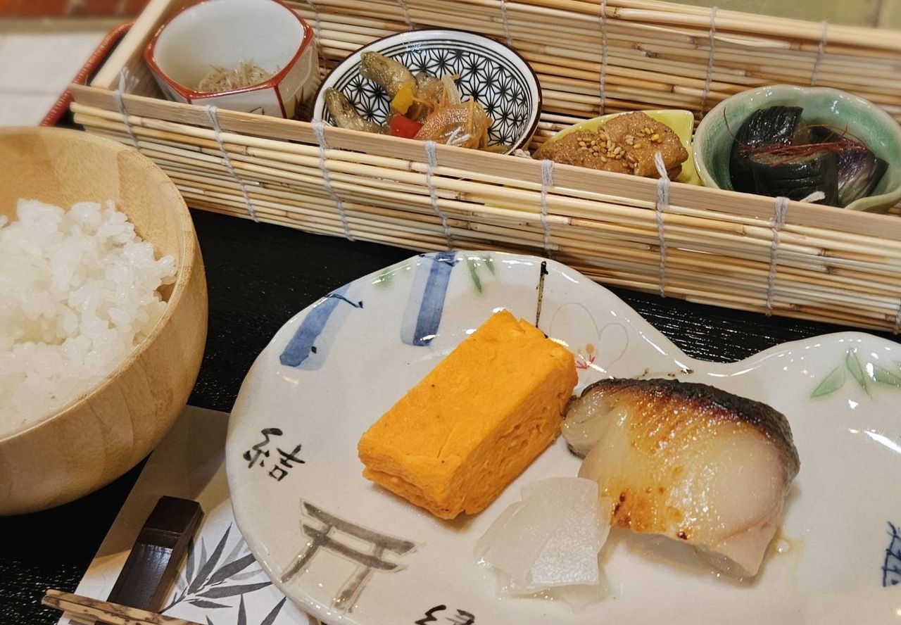 Silver cod Saikyo-style grilled meal (includes rolled egg made with dragon eggs, side dishes, salad, and red miso soup)