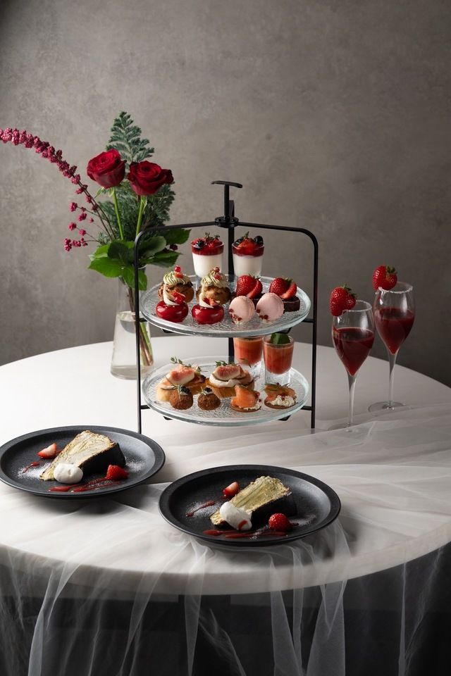 ＜CAFE＞冬のストロベリーアフタヌーンティー(土日祝)