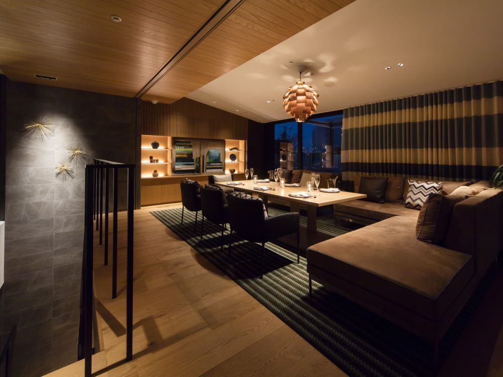 【娱乐/晚餐套餐】在私人包间享用每月更换的应季怀石料理，包含一杯祝酒。