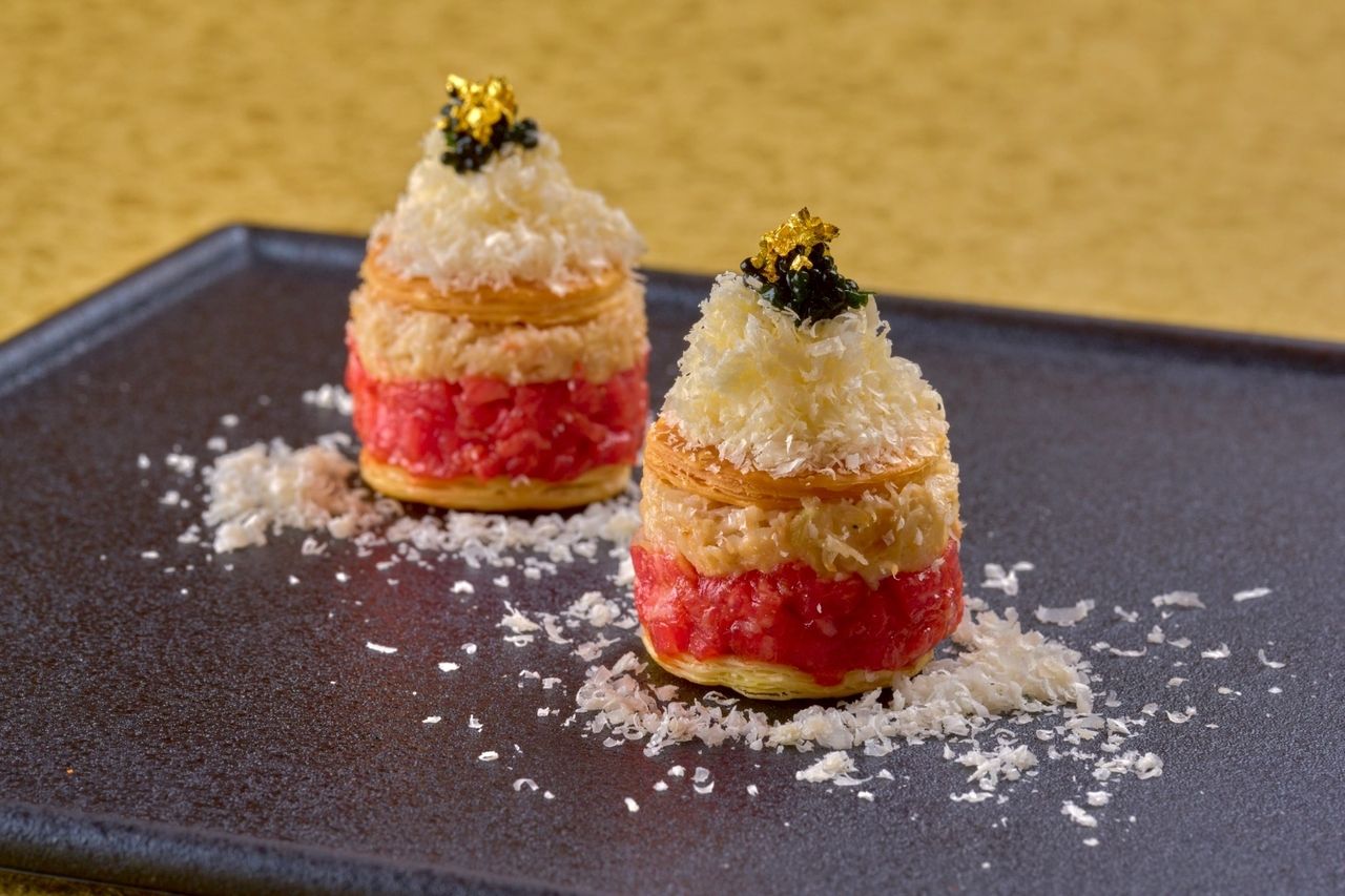 12月1日〜　個室確約【季節のユッケと焼肉コース】季節限定「和牛と蟹のパイキャビユッケ」「厳選された焼き物8種」をご提供。季節の食事と焼肉しっかり楽しむコースをご提供！