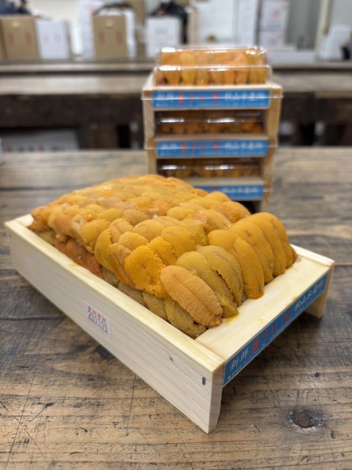 Recommended Course: Enjoy our top-rated dishes, including 6 a la carte dishes, our famous tower of sushi, 8 pieces of nigiri, and eel rolls.