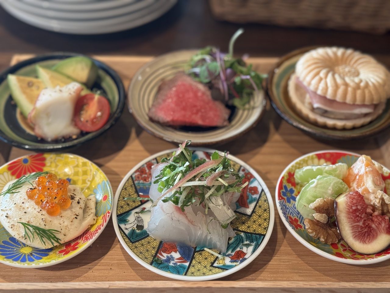 【WEB限定】前菜盛り合わせ5種→6種グレードアッププラン（お席のみのアラカルト予約）