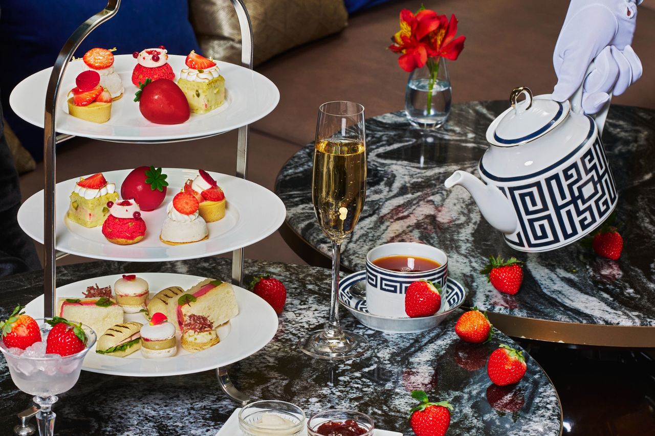 [Early Bird 15% Off 3 Weeks Ahead] St. Regis Strawberry Afternoon Tea with a Glass of Champagne