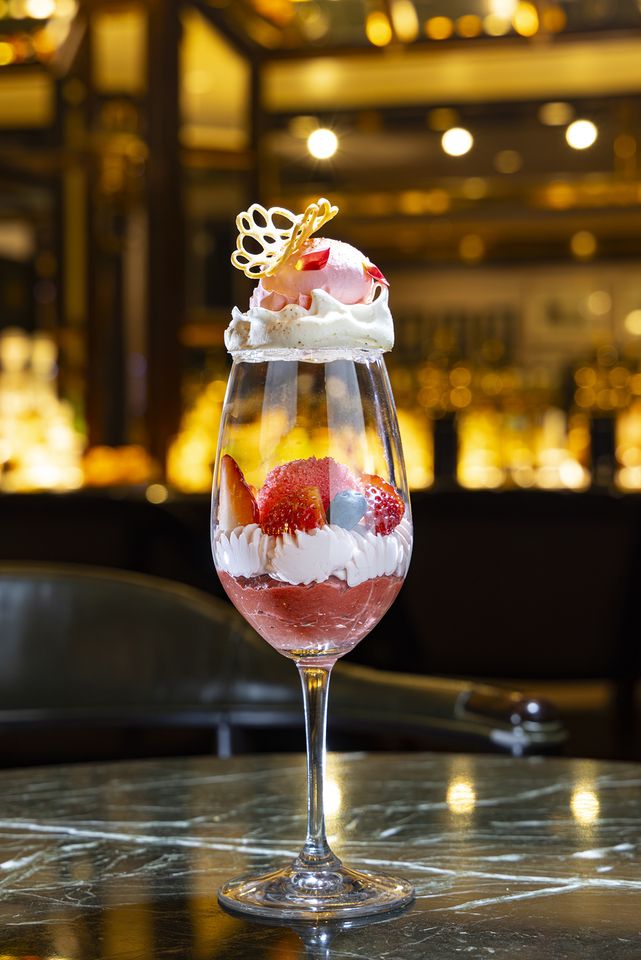 【Parfait "Strawbarb "】 A stylish parfait available only at the bar