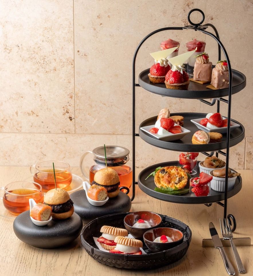 〈土日祝日限定〉ストロベリーアフタヌーンティー（15:00入店）