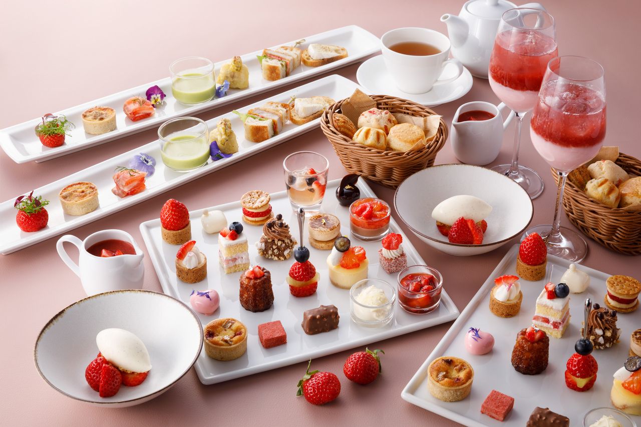 【Weekend, Public Holidays】Grand Hyatt Fukuoka's 30th Anniversary Afternoon Tea  "Strawberry Celebration"