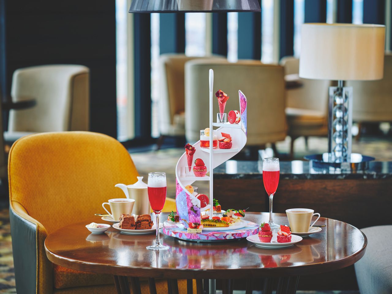 [Weekends and Holidays/WEB 18% OFF] Modern Victoria Strawberry Afternoon Tea with Welcome Cocktail