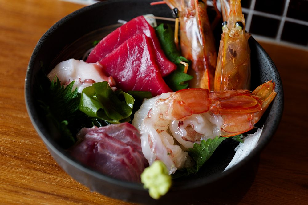 [Standard Banquet Course] This regular course allows you to enjoy seasonal fresh vegetables, dried mackerel and other recommended dishes from the robata grill, all the way to the finish with fluffy rice cooked in a traditional iron pot!