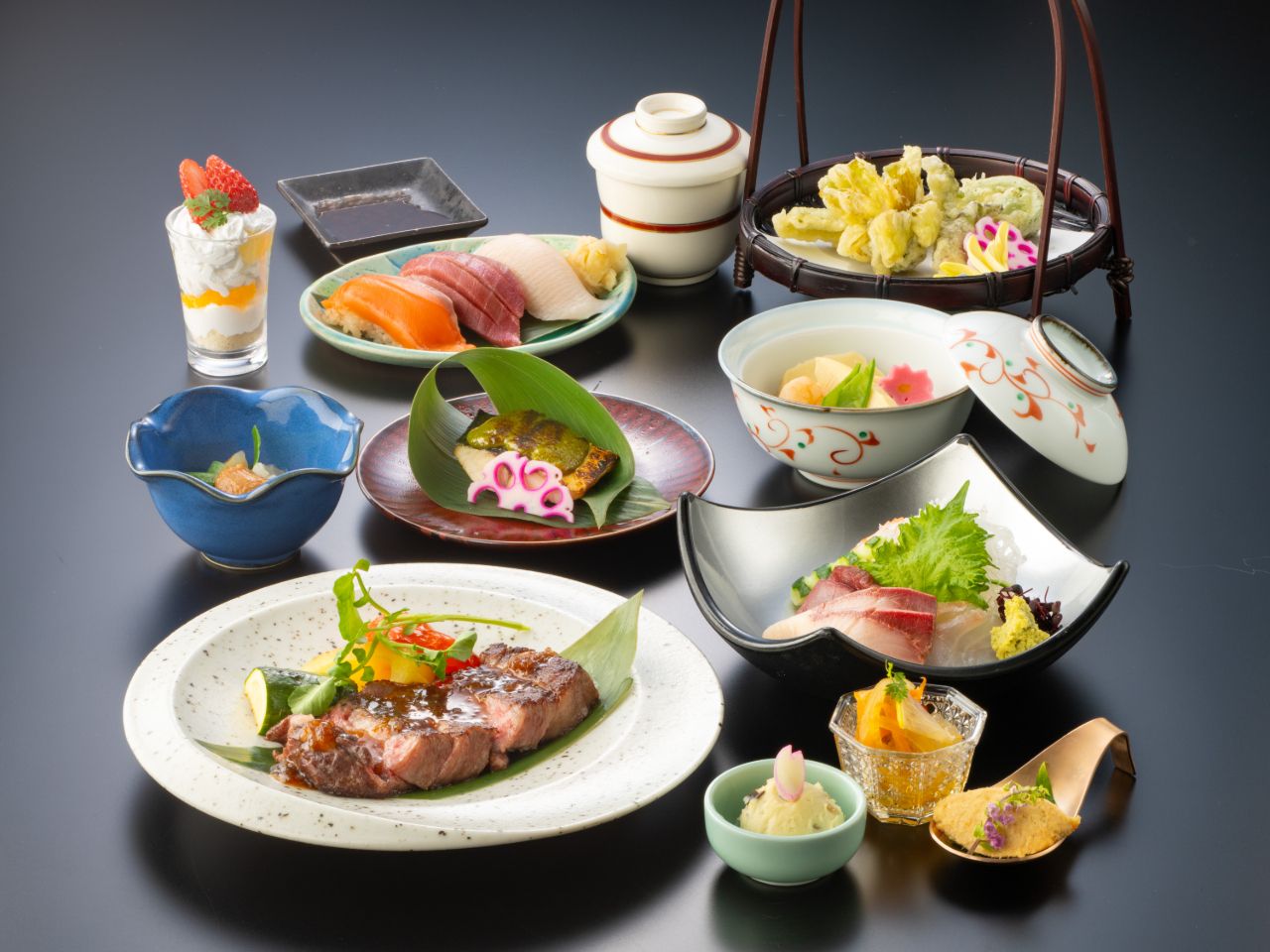 【彩旬コース】仙台牛ロースステーキと旬の握り寿司。贅を尽くしたプレミアム会席〈個人盛り〉120分飲放付 10品 8,800円(税込)