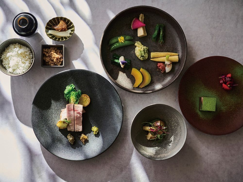 [Weekday: Lunch] A luxurious course featuring seasonal ingredients carefully selected by the chef