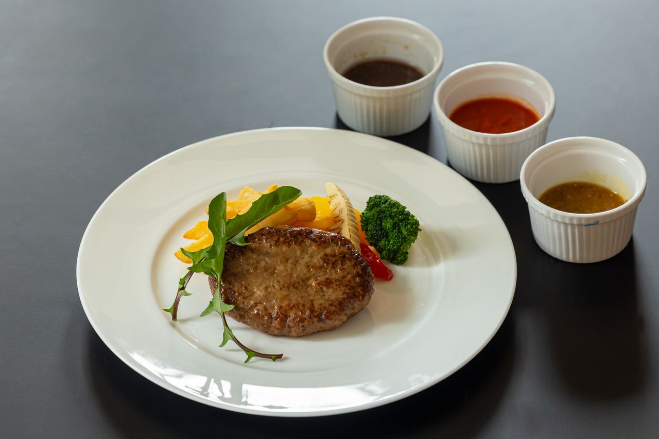 Choose from 5 main dishes + soup + salad buffet + rice or bread