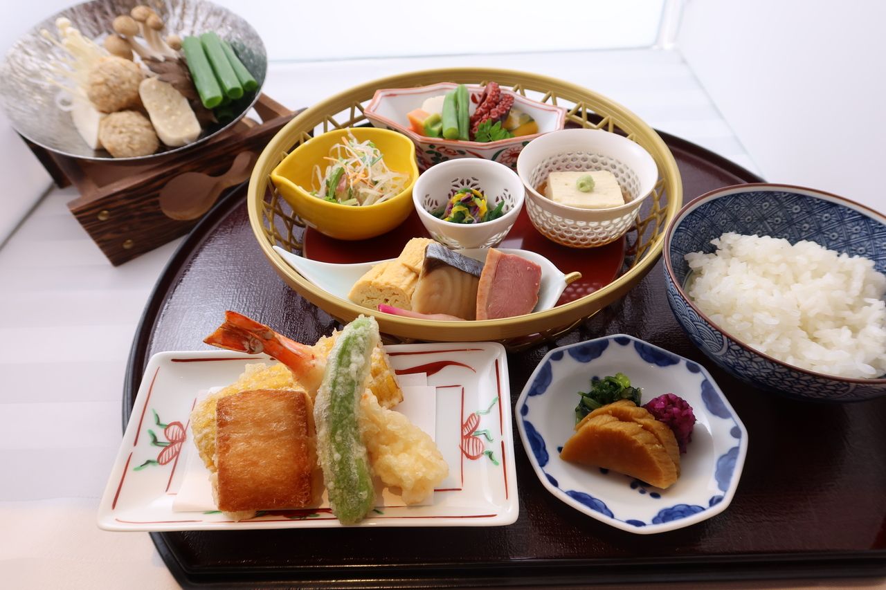 Flower basket meal (lunch)