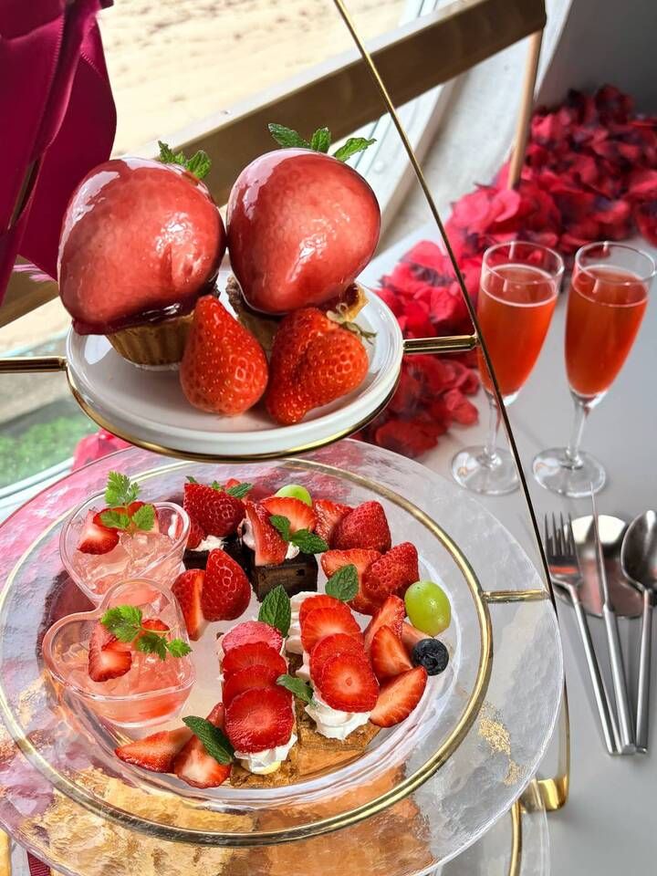 Strawberry Extravaganza from April 20th!! [Includes afternoon tea, 5 appetizers, main course, and 90 minutes of free-flowing drinks]