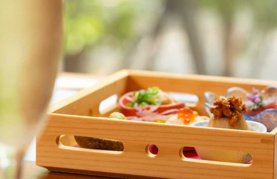 比内地鶏のとろとろ親子丼×前菜5種×和スイーツ5種