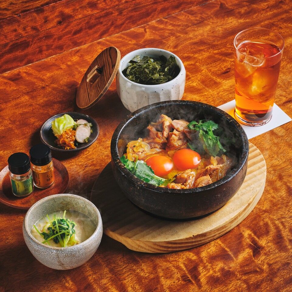 [Private room seating] Lunch only! Stone-grilled oyakodon (chicken and egg on rice) for 2 or more