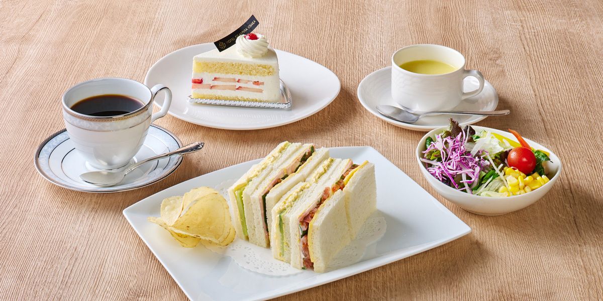 4月20日起：什锦三明治套餐+一块蛋糕+咖啡或茶。