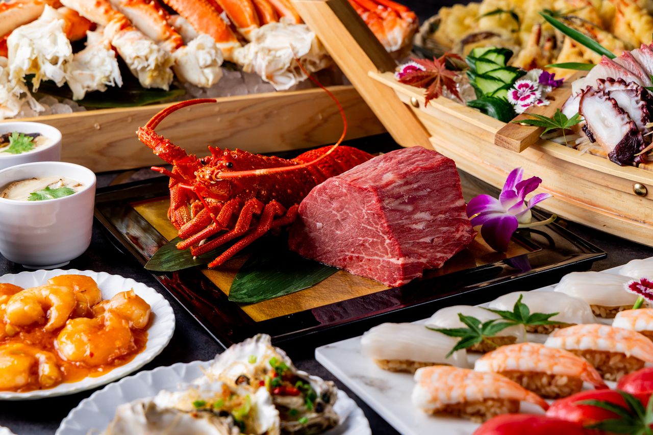 【特大ロブスター付きプレミアム】150種超の料理が並ぶ海鮮＆焼肉＆和洋中ブッフェ＋アルコール飲み放題