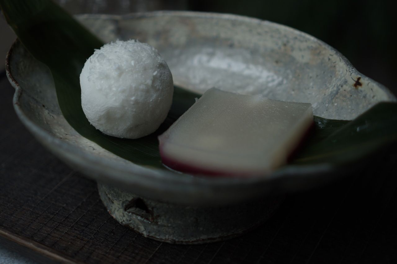 A set of two types of Japanese sweets and a drink.