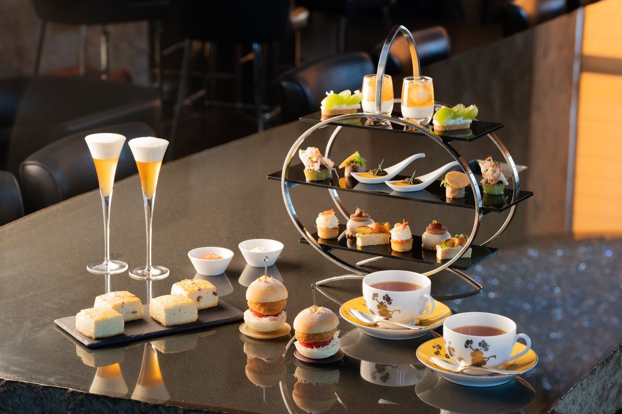 ＜weekend＞adee Seasonal Afternoon Tea & Live Music with a Glass of Champagne