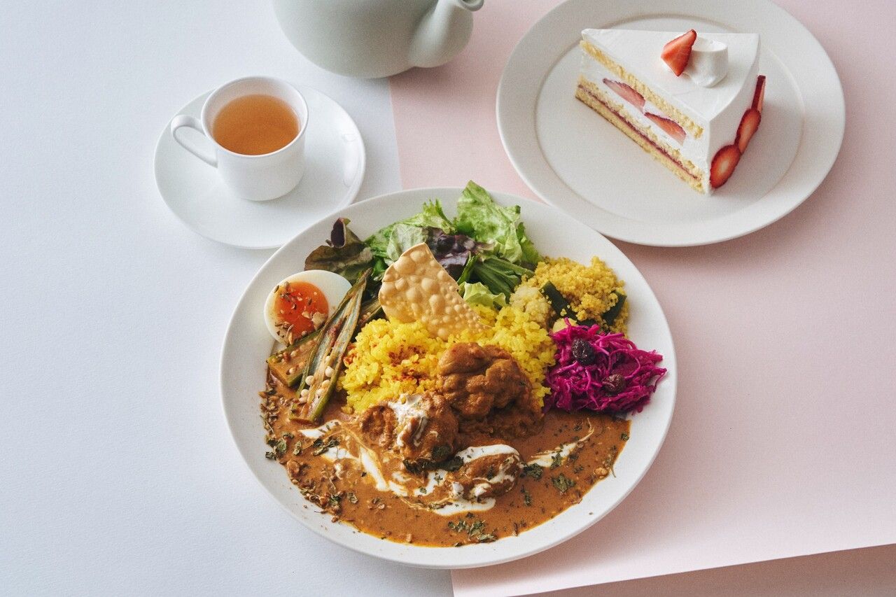 【デザート＆ドリンク付きのスペシャルランチ】バターチキンのスパイスカレー ミールス仕立て