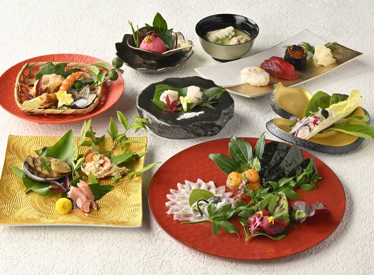 Lunch Set [Limited Quantity] 9,900 yen ◆ A lunch plan offering Tiger Pufferfish skewers, 2 types of seasonal sashimi, Tiger Pufferfish and seasonal tempura, Tiger Pufferfish hot pot or 5 pieces of Tiger Pufferfish and seasonal sushi rolls, and more.