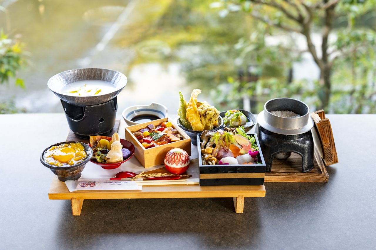 Assorted Five Kyoto Donburi Set ~Eel Shabu-Shabu and Seasonal Vegetables in Momiji Nabe~ (Autumn Ver./Sept 1, 2026 onwards)