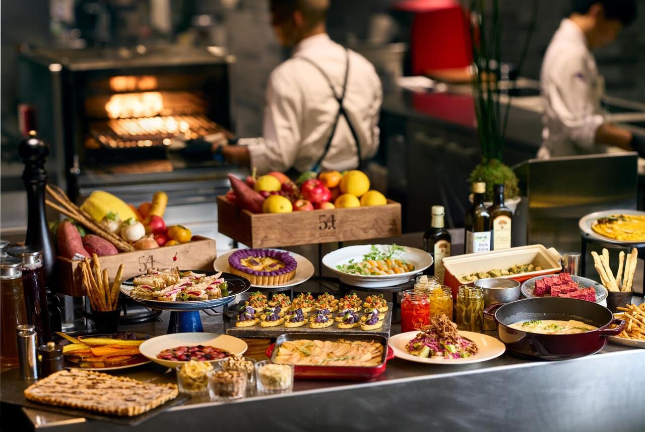 【Wellbeing Buffet】 BBQ and pie feast – An autumn buffet showcasing the richness of root vegetables and mushrooms