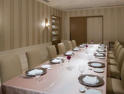 PRIVATE ROOM