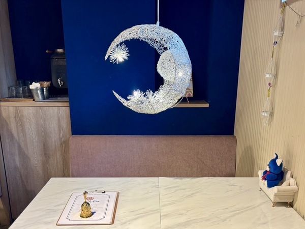 月のライトのお席