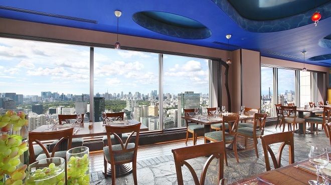 スカイラウンジ＆ダイニング「アーティスト カフェ」