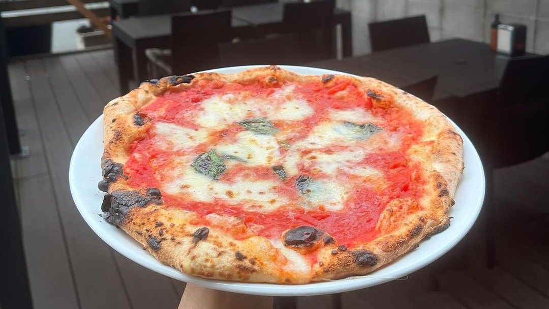 PIZZERIA LEON Tenmabashi store