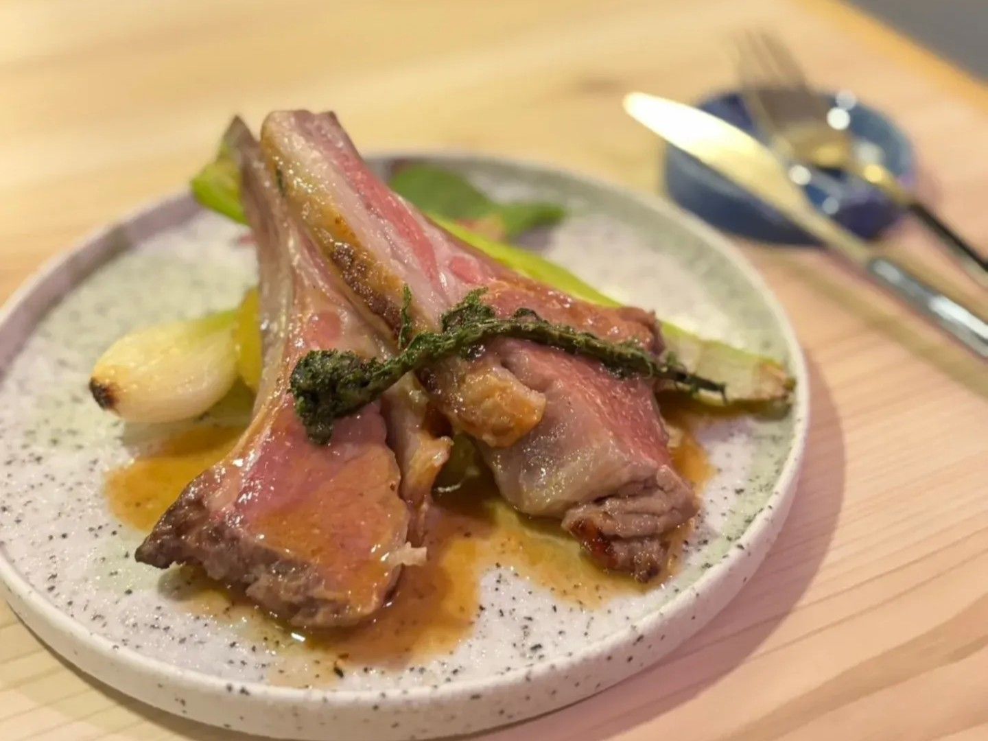 ビストロビュベール