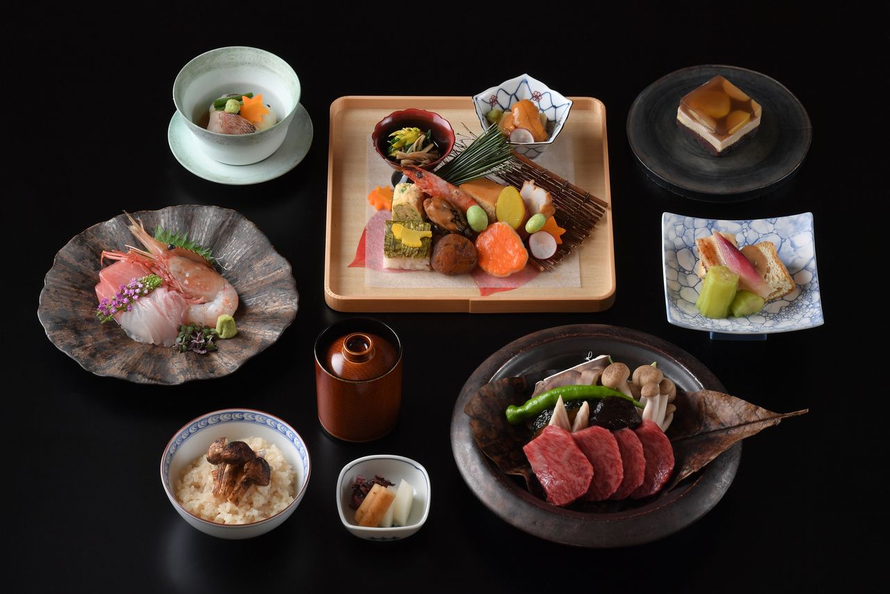 9月10月会席　【一人ひと鍋】黒毛和牛朴葉味噌焼きと松茸御飯　13,200円