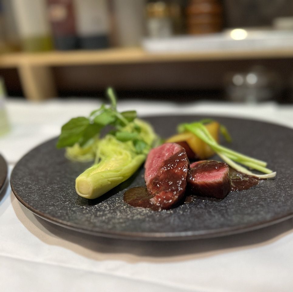 【選べるメインは黒毛和牛Ａ５ランク肉など3種類から。記念日にもおすすめのランチコース】