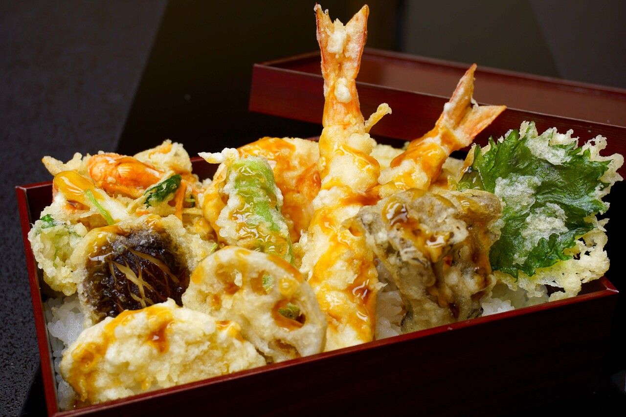 ★対い鶴特製　天重　