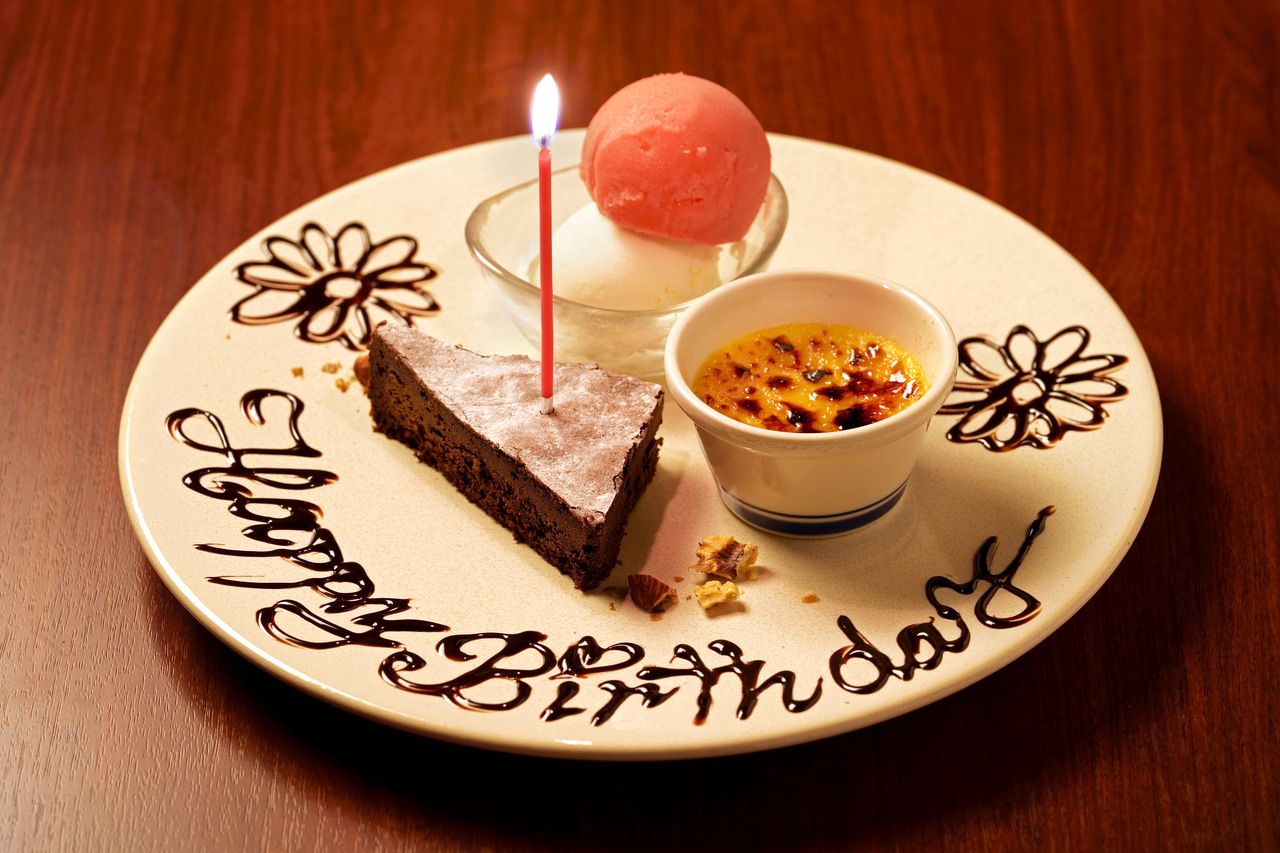 お祝い デザートプレート(ボリューム 2～3名様)