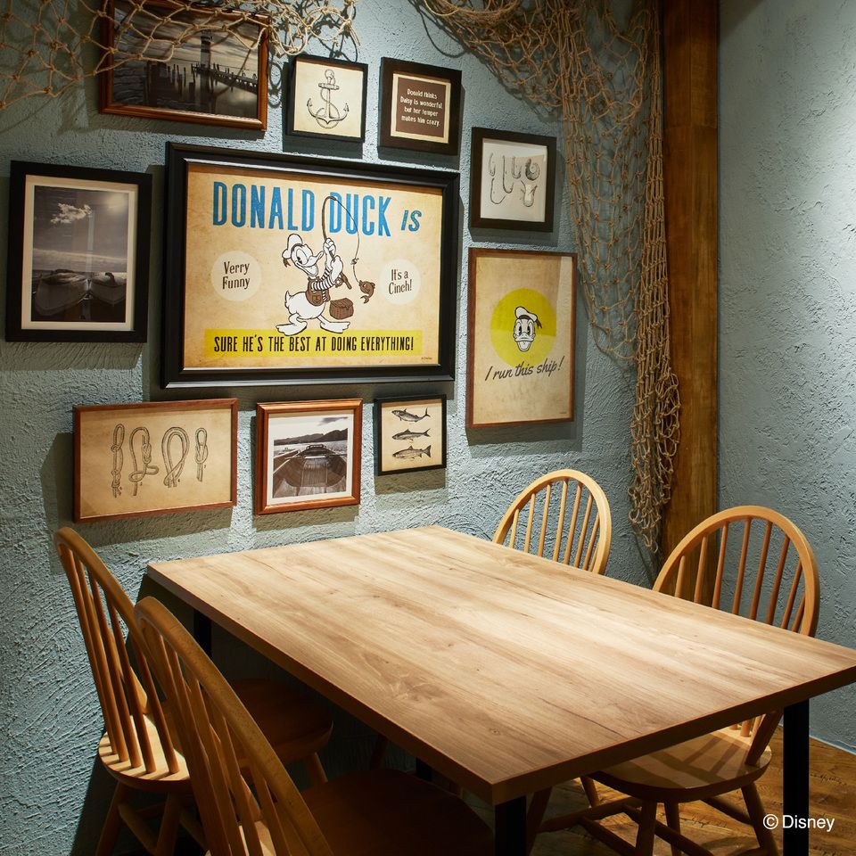 Donald Duck Design Private Room: Up to 4 people