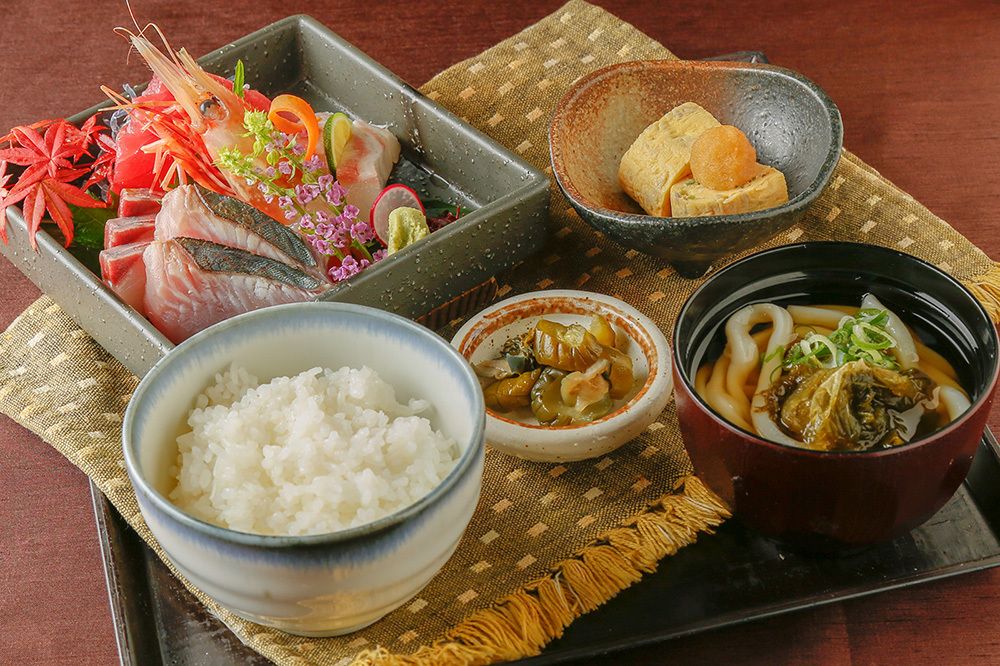 【ランチ宴席プラン】ランチ御膳に飲み放題90分がついた土日祝限定の宴席プラン