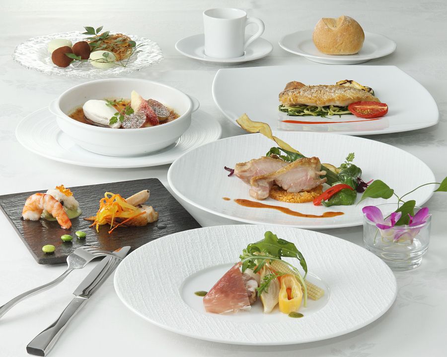 One drink and seasonal specialty course