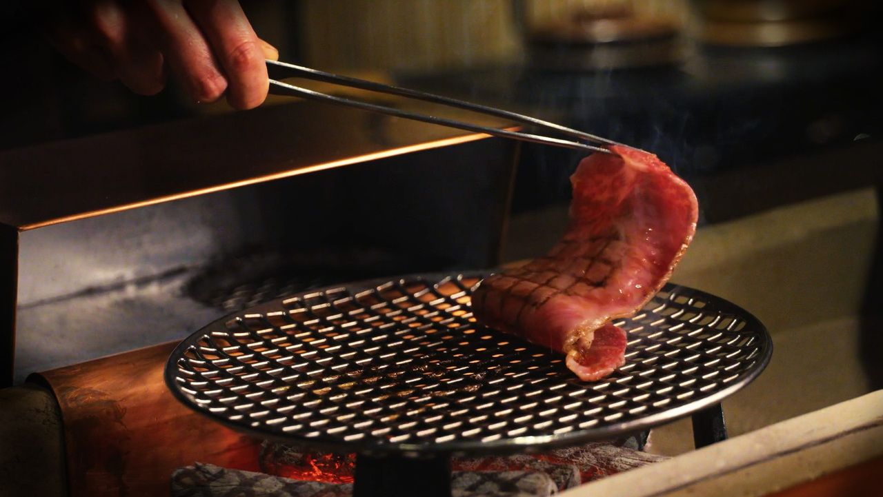 【清水套餐】当季美味：厚切牛舌、烤牛腰肉涮锅就在您面前烹制！配上自制酱汁的牛腩排也非常美味。