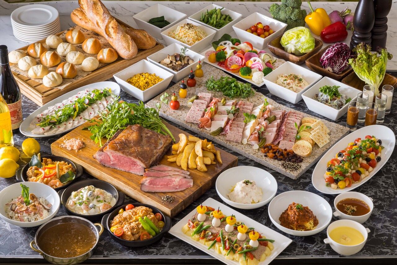 Weekend and public holiday-only lunch buffet (adults): 5,000 yen