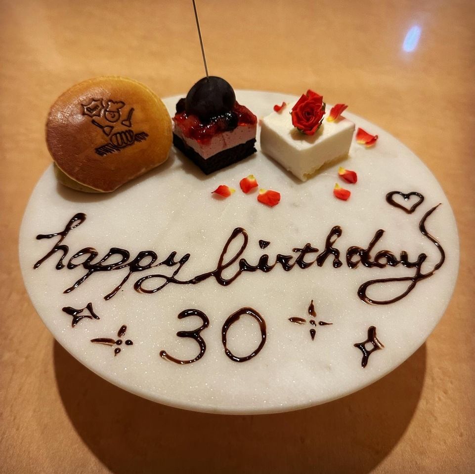 【Anniversary 12,800円コース】乾杯ドリンクとメッセージ付きデザートプレート