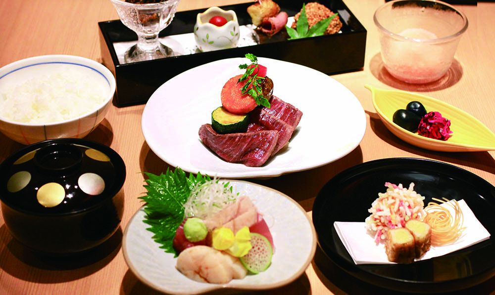昼会席膳  《和》または《桜》 ～メイン料理は肉か魚、個別にお選びいただけます